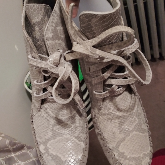 Shoes - Picture 1 of 7